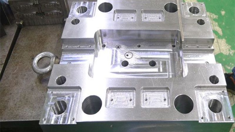 双色模具转盘式与芯退式：工艺对比解析