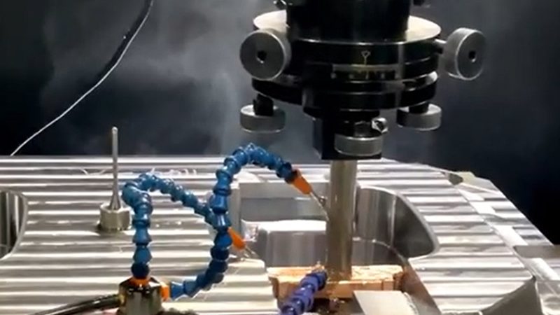 汽车连接器级进模：揭秘其制造工艺与选型要点